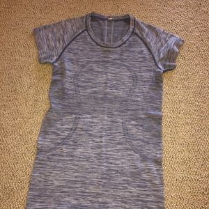 Lululemon swiftly shirt size 6